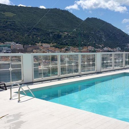 New With Ac Central Suites With Pool Access And Squash Courts! Sleeps Family Or 4 Guests ジブラルタル エクステリア 写真
