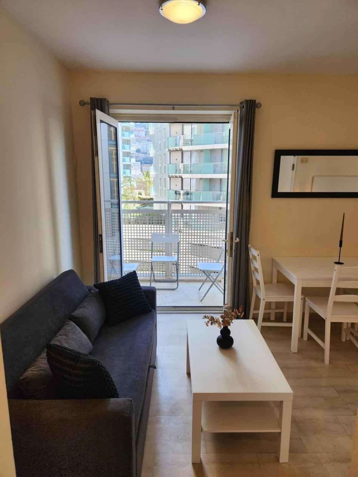 New With Ac Central Suites With Pool Access And Squash Courts! Sleeps Family Or 4 Guests ジブラルタル エクステリア 写真